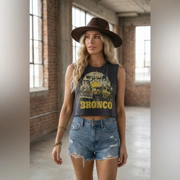 NWT Country Deep Bronco Muscle Crop Graphic Tank Top Tee - Picture 5 of 7